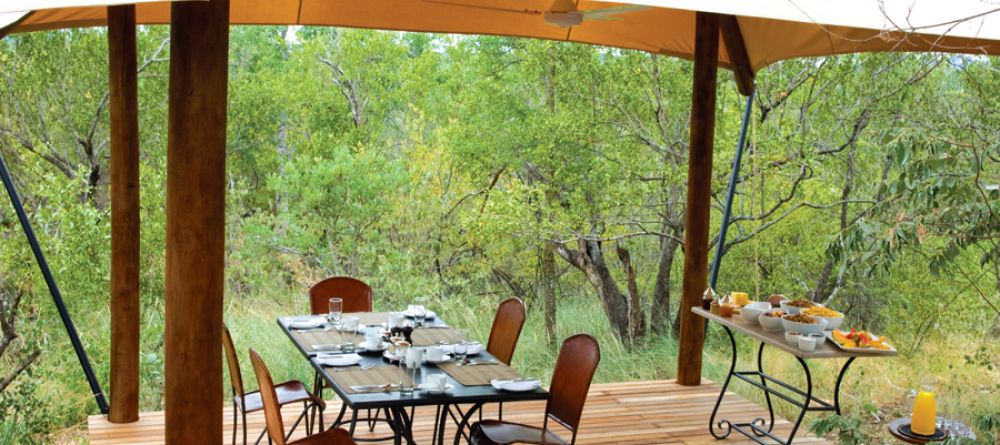 Outdoor dining at Little Garonga, Kruger National Park - Image 9