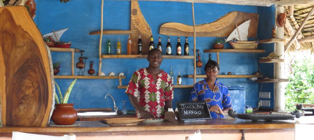 Poolside refreshments are available from the poolside bar at Kasha Boutique Hotel, Zanzibar, Tanzania (Mango staff photo) - Image 2