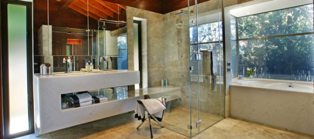 Auburn Villa bathroom - Image 4