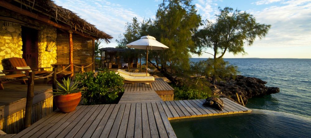 Azura Quila Villa Quilalea deck view from side - Image 4