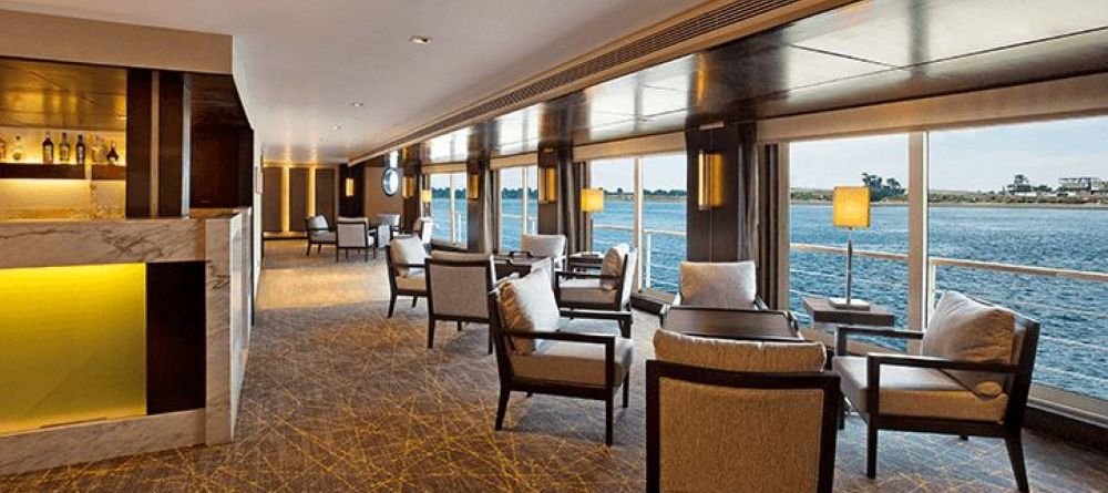 Bar and Cigar Lounge - Image 5