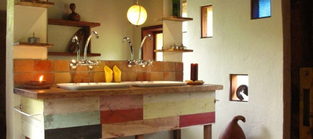 Bathroom at Volcanoes Bwindi Lodge, Bwindi Impenetrable Forest, Uganda - Image 2