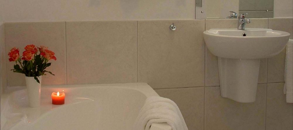 The bathrooms with soaking tub at Bosavern Guesthouse, Plettenberg, South Africa - Image 3