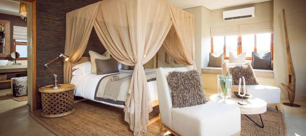 Luxury Villa Bedroom - Image 9