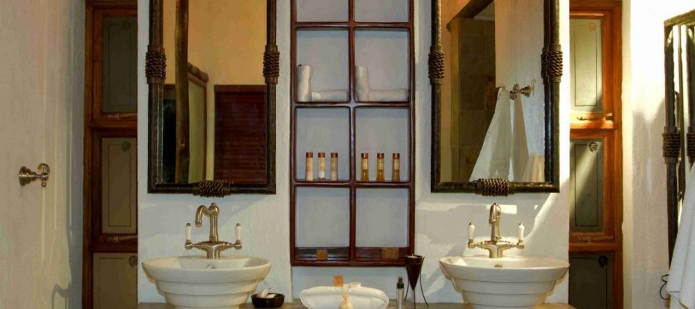 The guest suite bathrooms at Shumbalala Game Lodge, Thornybush Game Reserve, South Africa - Image 3