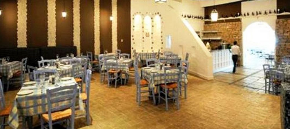 Peermont Metcourt Suites breakfast room - Image 4