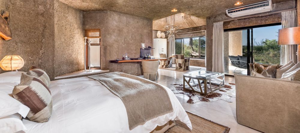 Luxury Suite Bedroom - Image 15