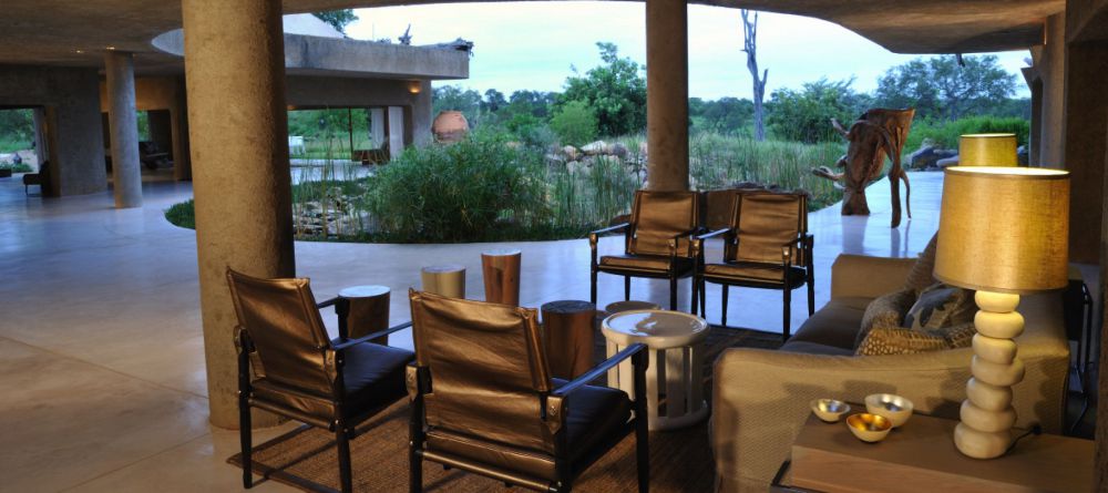 Main Lounge Area - Image 10