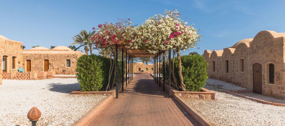 Hotel front - Image 4