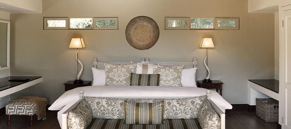 Guest room at Londolozi Founders Camp, Sabi Sands Game Reserve, South Africa - Image 9