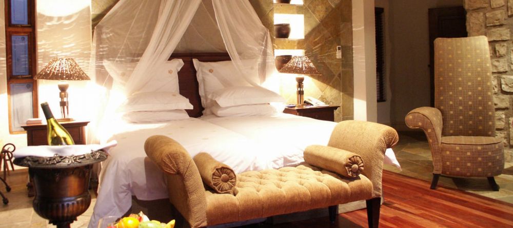 A guest suite at Shumbalala Game Lodge, Thornybush Game Reserve, South Africa - Image 2