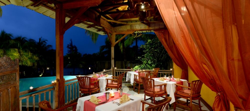 Group dining at Paradise Cove Hotel and Spa, Anse la Raie, Mauritius - Image 12