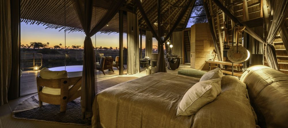 Bedroom at night - Image 4