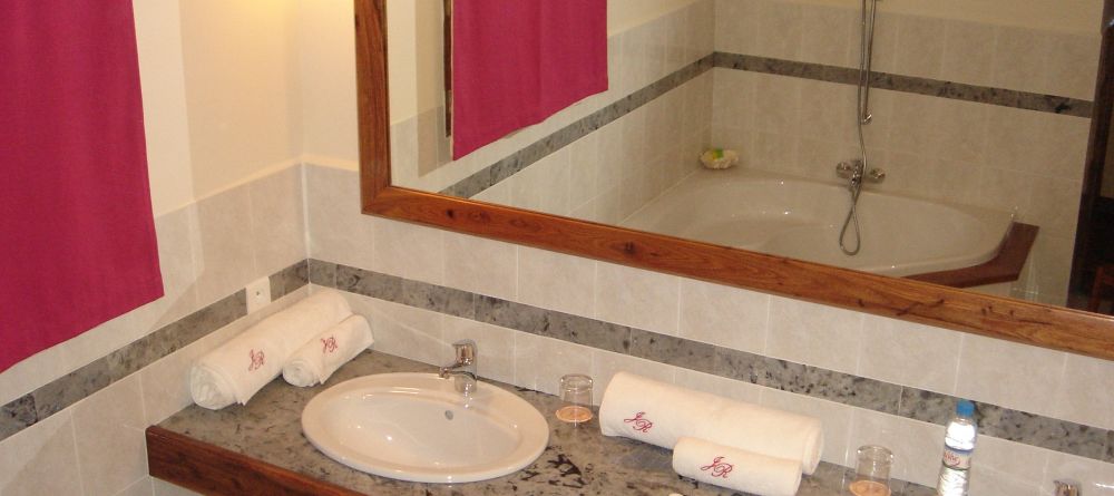 The bathroom at Le Jardin du Roy, Isalo National Park, Madagascar - Image 7