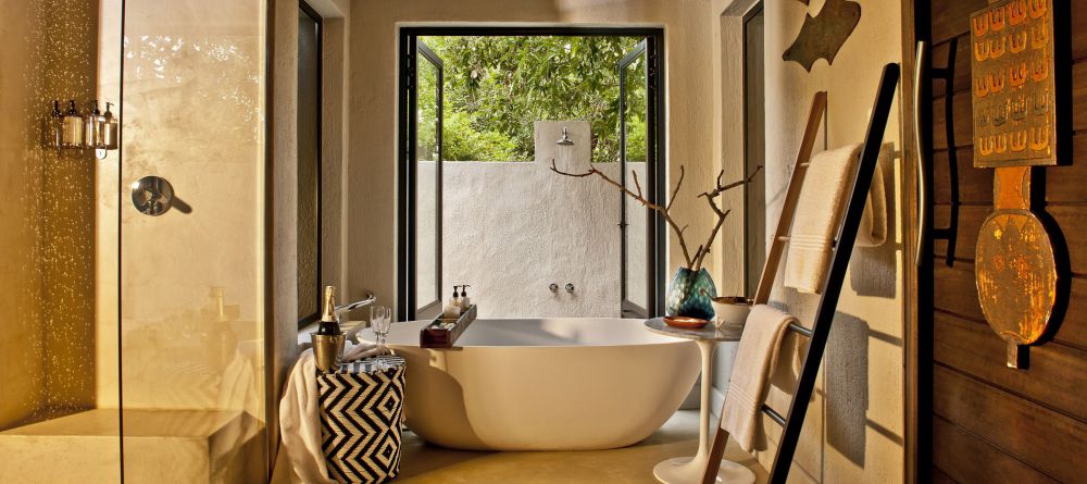 Suite Bathroom - Image 13