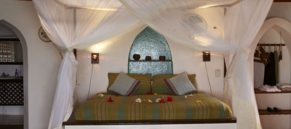 Matemwe Lodge - Guest Four Poster Bed - Image 12