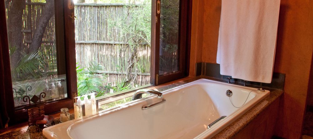 Mowana Safari Lodge - Standad Suite Bathroom - Image 9