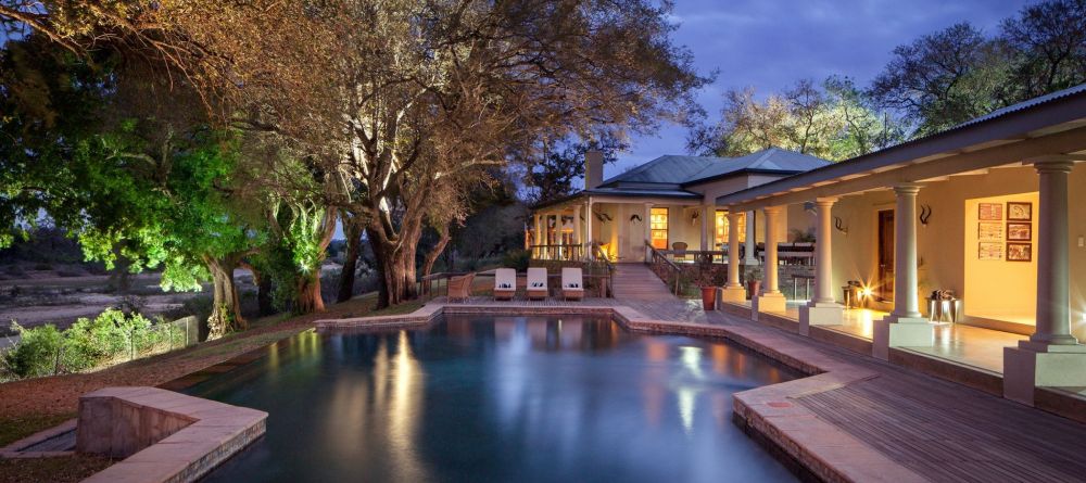 Night pool - Image 9