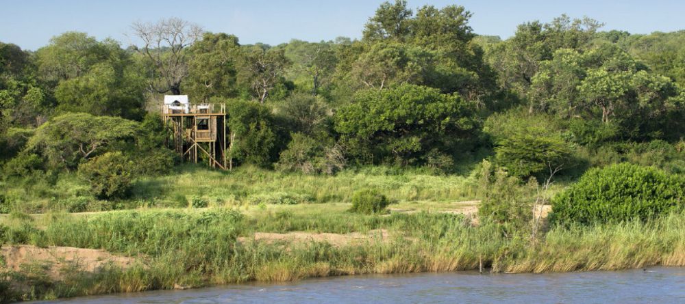Lodge over River - Image 7
