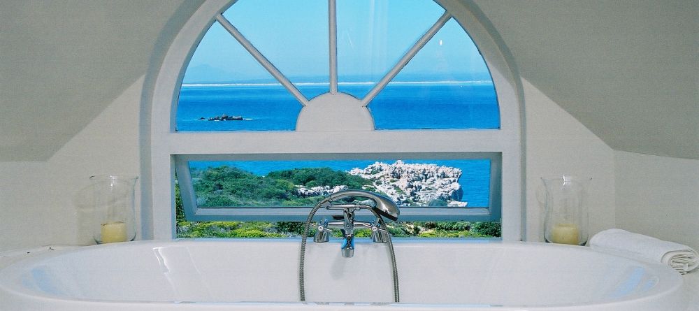 Ocean Eleven Guesthouse - Honeymoon Bath - Image 3