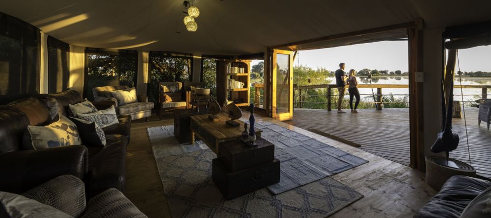 Outside lounge - Image 4