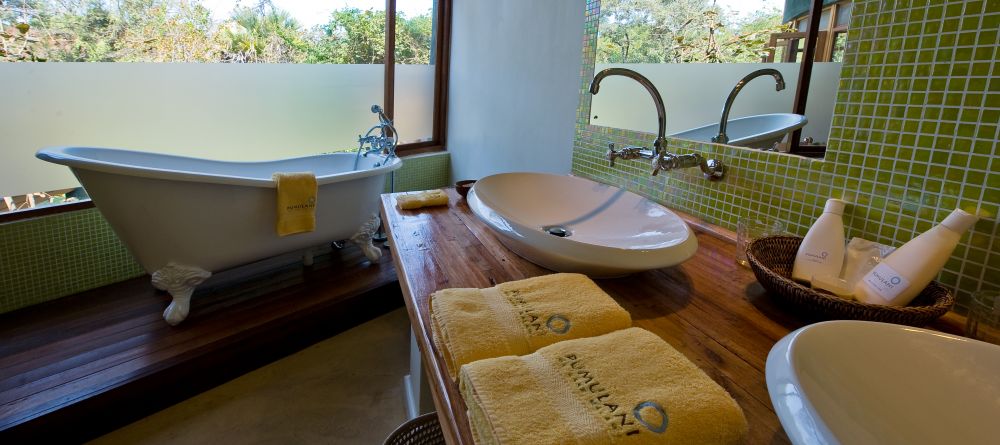 Bathroom at Pumulani, Lake Malawi, Malawi - Image 15