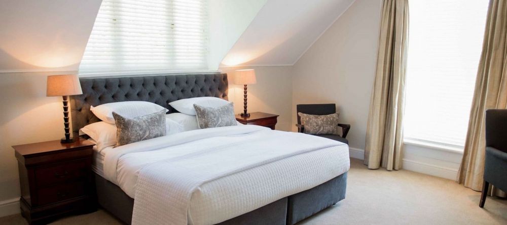 river-manor-boutique-hotel-rooms-deluxe-room-bedroom-01 - Image 5