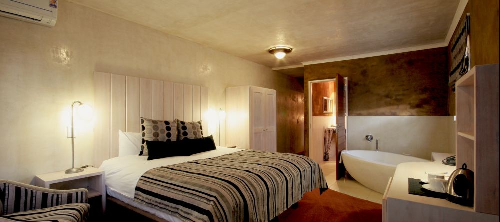 Room 3 at the African Rock Hotel - Image 12