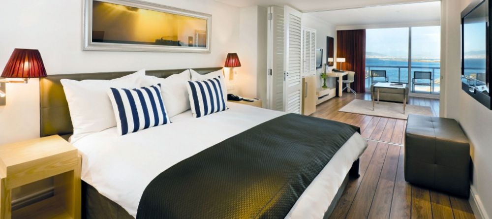 Superior Room at Radisson Blu Waterfront - Image 3