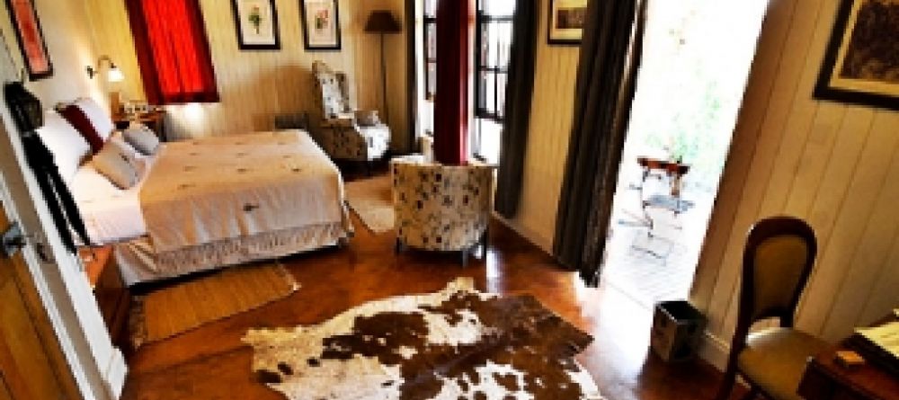 Guest room at SpionKop Lodge - Image 7