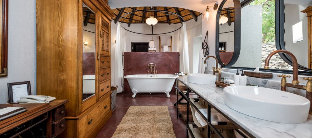 The bathroom at Sabi Sabi Selati Camp, Sabi Sands Game Reserve, South Africa - Image 4