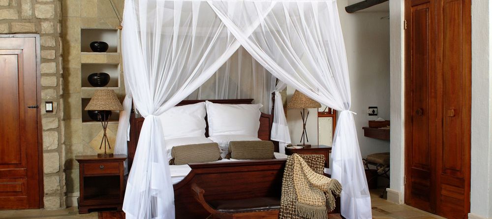 A guest suite at Shumbalala Game Lodge, Thornybush Game Reserve, South Africa - Image 1
