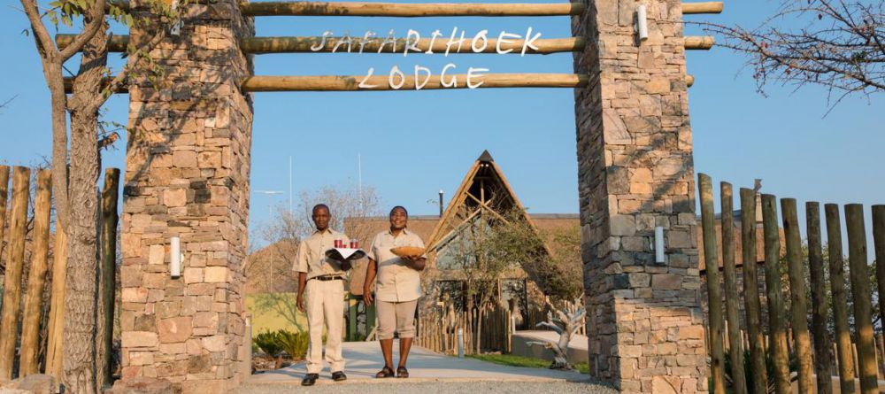 Safarihoek Lodge entrance - Image 5
