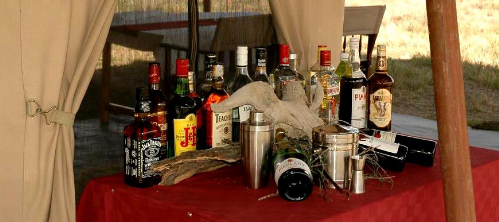 Enjoy a cocktail while gazing at the savannah at Serengeti Savannah Camps, Serengeti National Park, Tanzania - Image 7