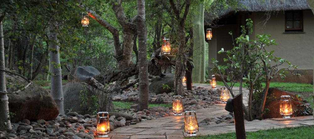 Thornybush Waterside Lodge - Walkway - Image 3