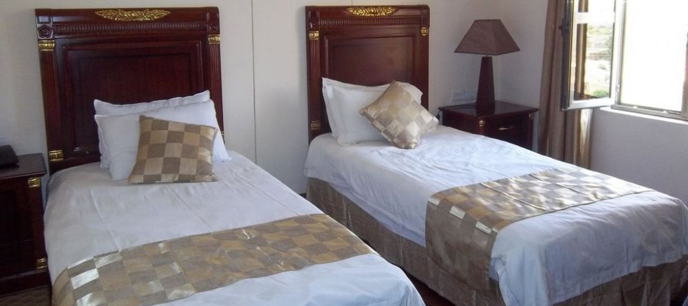 Twin bedroom - Image 6