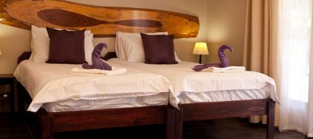 Villa Violet bed - Image 1