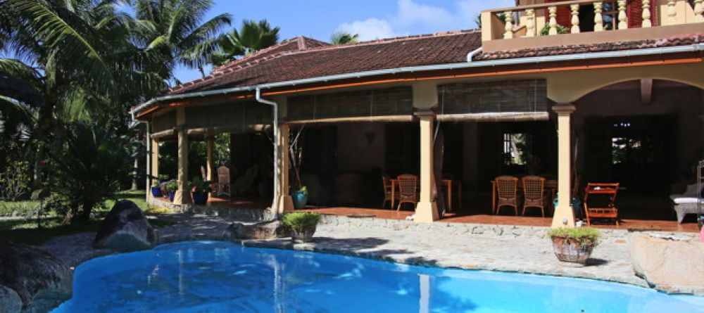 Villa with pool - Image 2