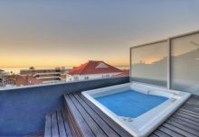 The rooftop jacuzzi at O on Kloof, Cape Town, South Africa