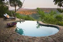 Isinindi Zulu Lodge - Pool and Deck