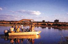 Mowana Safari Lodge - Boating