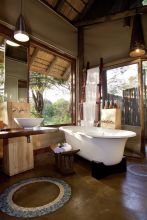 Rhino Post Safari Lodge - Bathroom