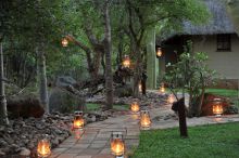 Thornybush Waterside Lodge - Walkway