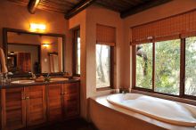 Waterbuck Lodge - Bathroom Tub